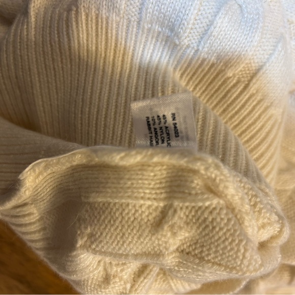 Gap Cream Cable Knit Sweater | Size Small | Classic Cozy - Picture 5 of 5